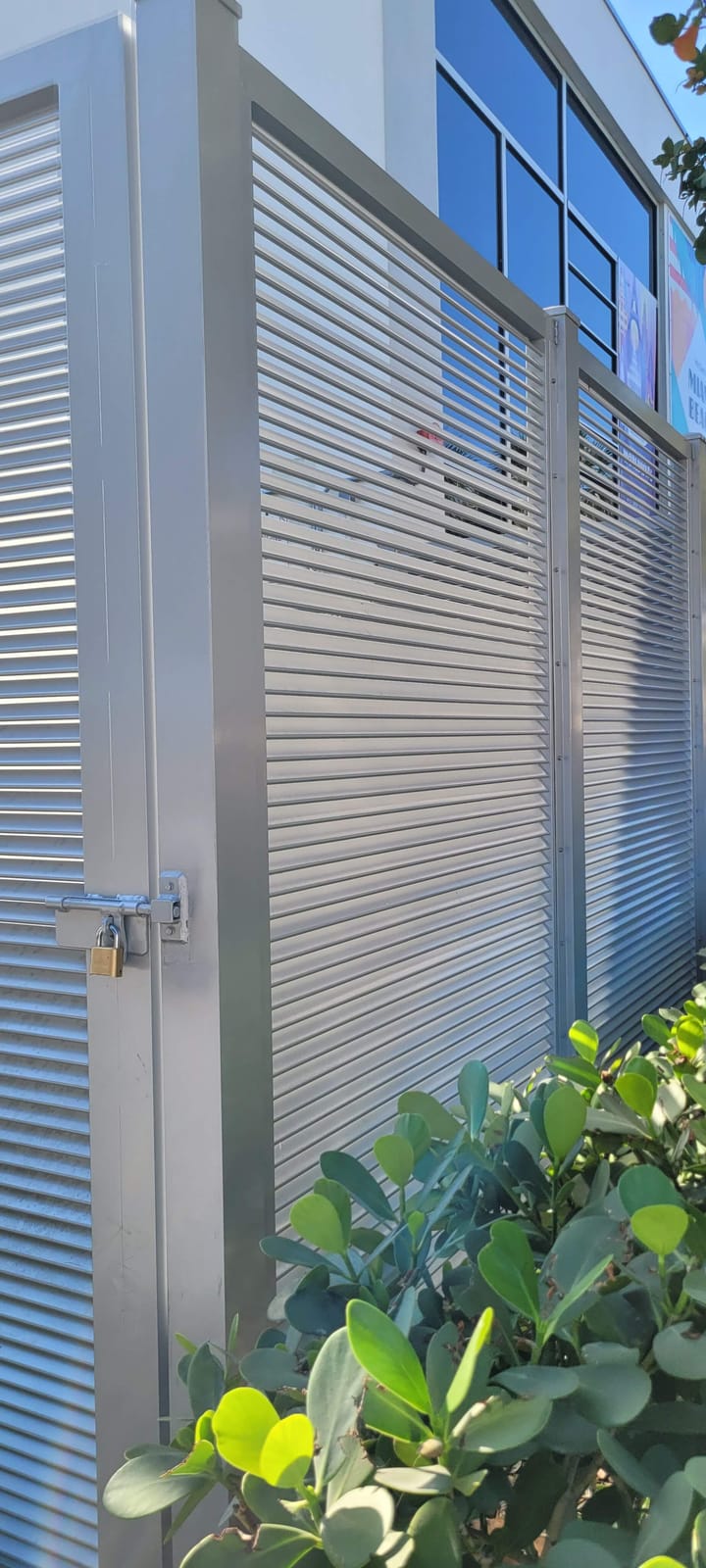 Commercial fence project in Doral